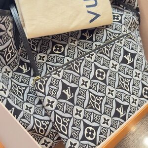 Louis Vuitton Black and White Women's Bag | Since 1854 Neverfull MM